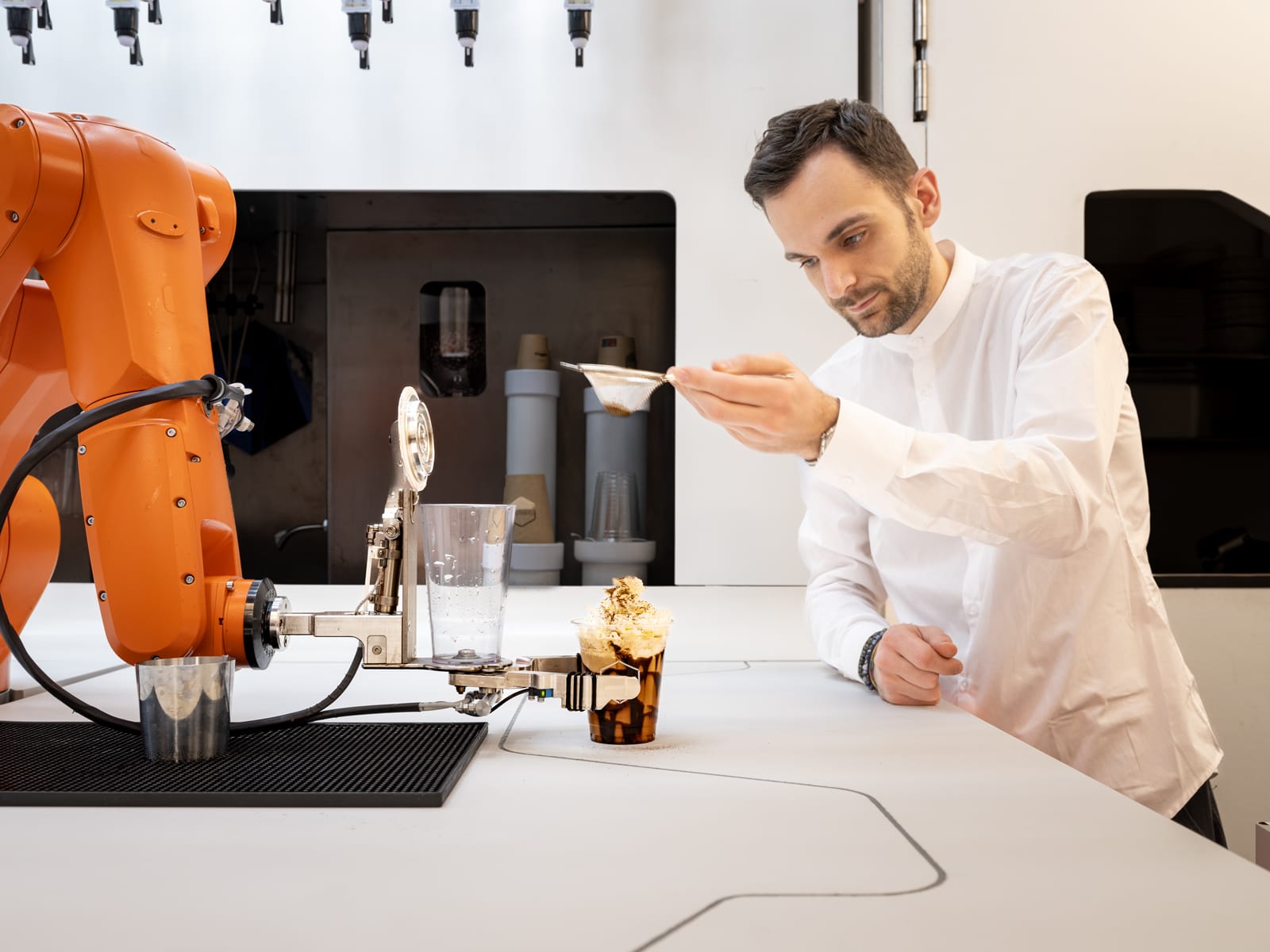 Robotic bar and gelateria in Milan